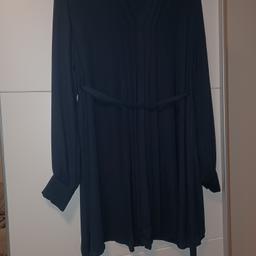 Dunkelblaues Kleid von H&M in der Gr. S.
Sehr guter Zustand, lässt sich an der Taille enger schnüren , glatter fließender Stoff

Nur für Selbstabholer/ Nur Barzahlung möglich