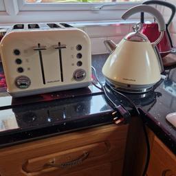 cream 4 slice toaster and a cream kettle both mophy Richards