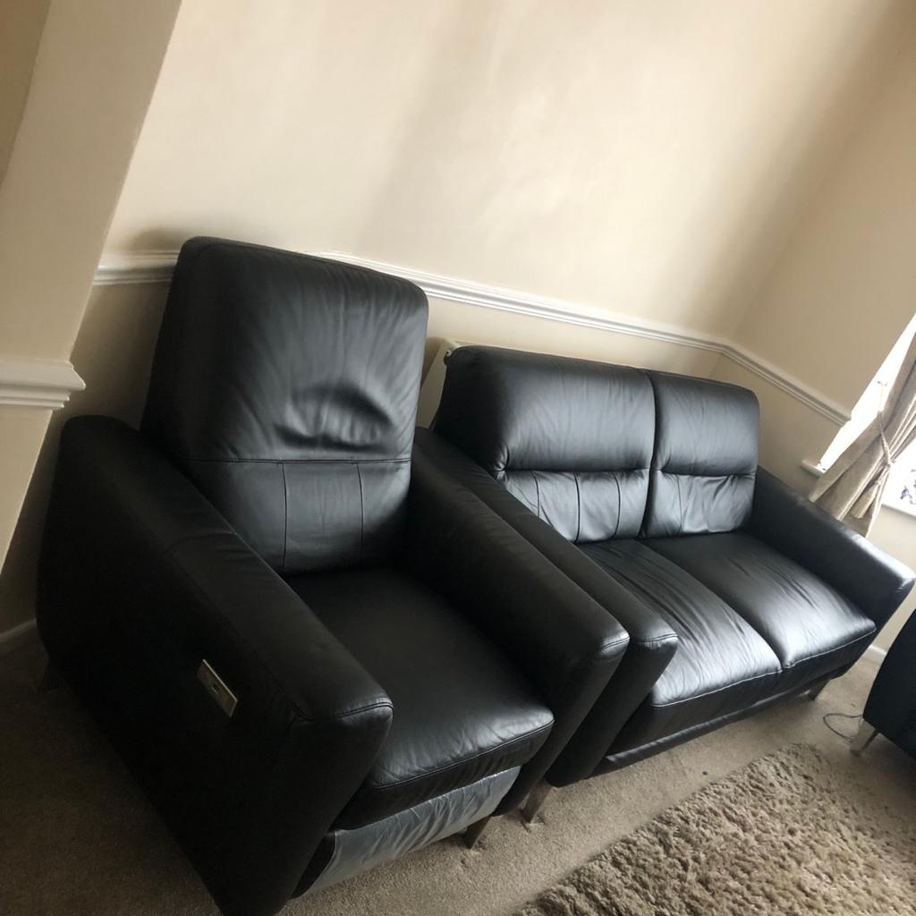 Good condition black leather sofa, 3+2 seater. Recliner chair with usb port.
Sofa stool, with storage.
£850, will accept reasonable offers.
Collection Only.