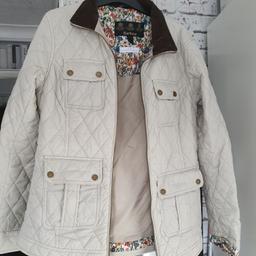 Beautiful ladies quilted Barbour Jacket. Selling as doesn't fit....warn only once or twice,. Excellent condition. UK Size 12

Collection Only DY4
