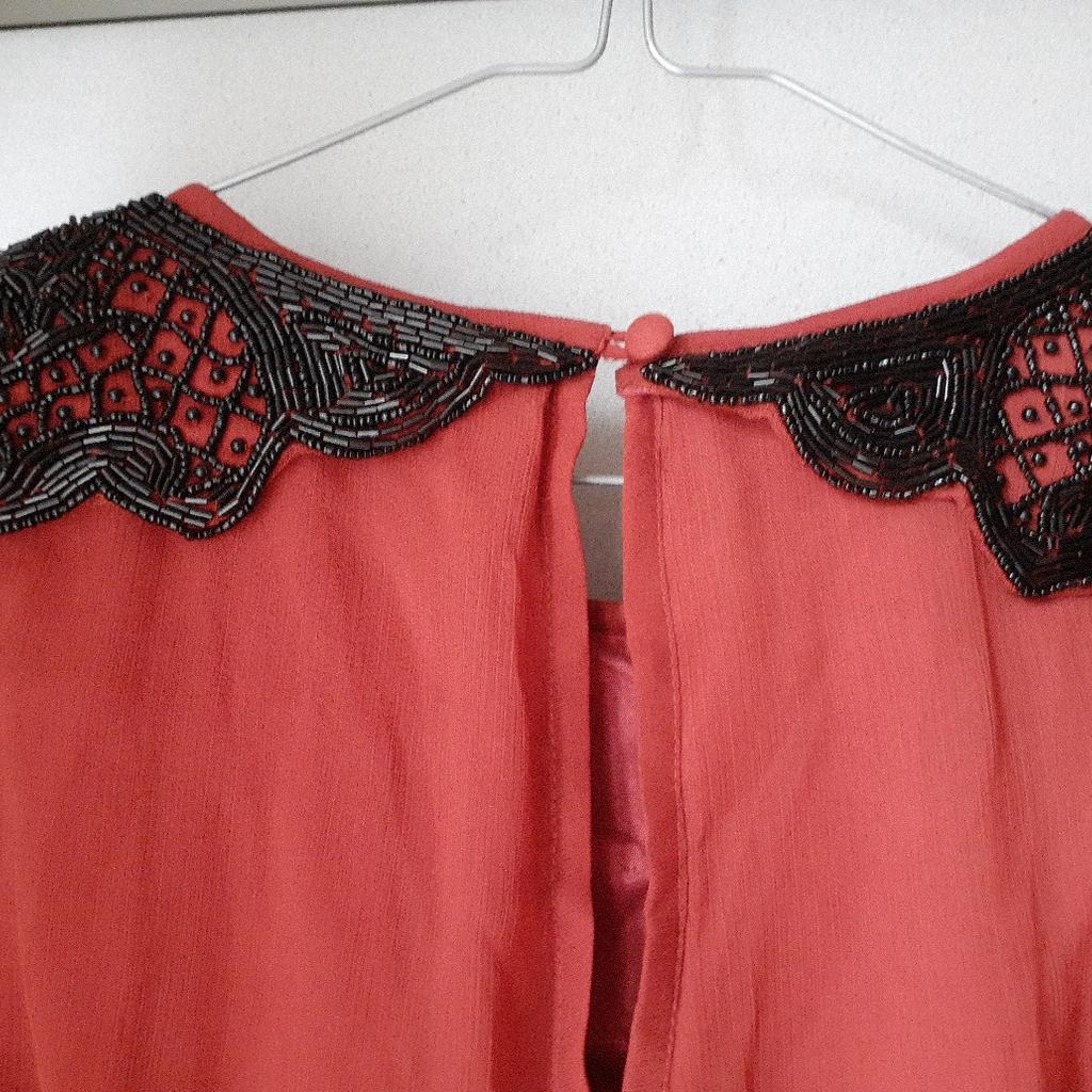 ladies dress been worn once in very good condtion size 10/12 from top shop length of dress 37ins long from top of dress to bottom