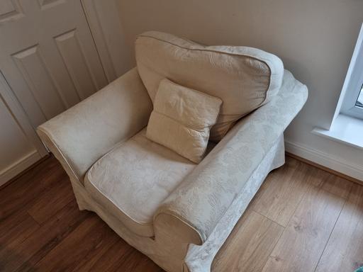 Buy & Sell East London Goodmayes - East London - Photos for Single Sofa in good condition