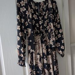 size XS and size XL 2nd pic
satin feel dress
in excellent condition