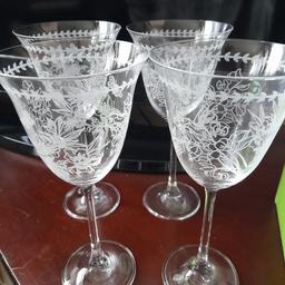 Set of four beautiful fine Botanic garden wine glasses.
As new in perfect cond.
Box has tiny rip on it.
Fy3 layton