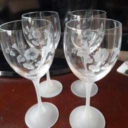80's french lead crystal etched hummingbird wine glasses set of 4.
3 are perfect one has some minute damage on the rim and OK for display.
collection only fy3 layton.