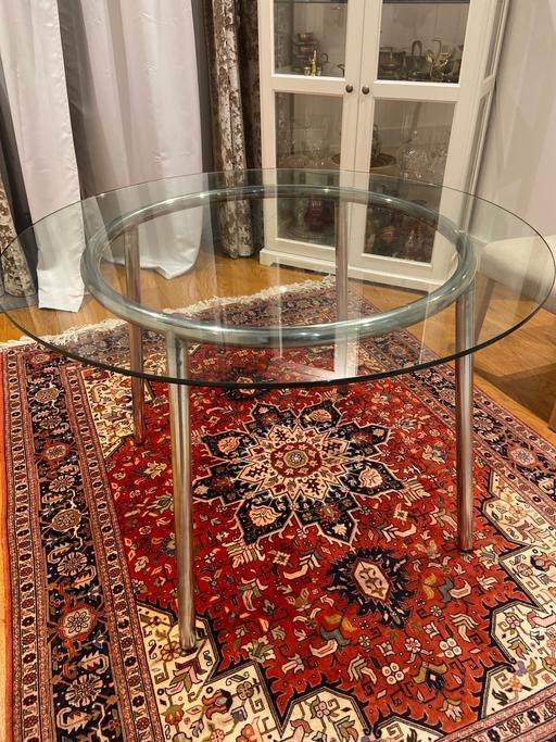 Buy & Sell Hertfordshire Broxbourne - Photos for Glass round dining table