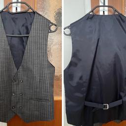 Wunderschöner Herren Anzug Original Preis 170€ einmal für 4 Stunden getragen. Besichtigung gerne möglich.