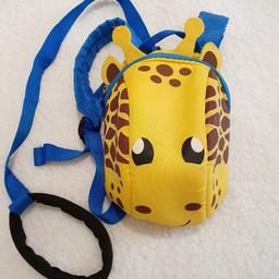 Giraffe mini backpack with reins for toddler.
In used condition with few light stains.