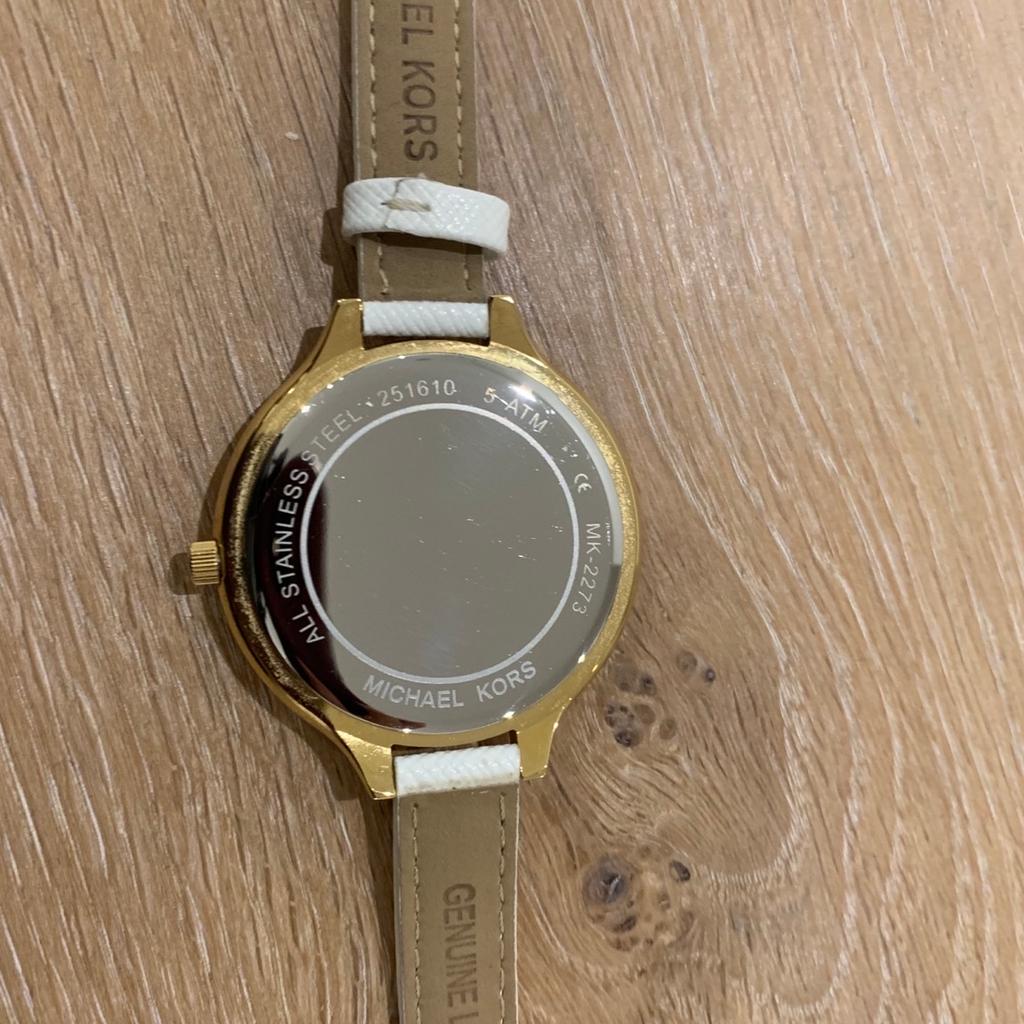 Verkaufe meine selten getragene Armbanduhr von Michael Kors (MK2273).
Die Batterie ist leer und muss erneuert werden!

Versand bei Kostenübernahme möglich