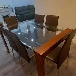 Excellent dining room table and 6 chairs in great condition.  will be a great addition to any home.

90cm x 150cm.  75cm height.

Collection only from Oadby
