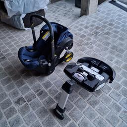 Babyschale und Kinderwagen zugleich 2in1 mit Isofix Adapter von Doona.
Sehr praktische handhabung, und der Kofferraum bleibt Frei für andere Sachen!