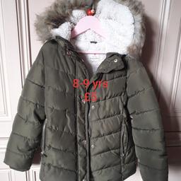 Lovely and warm fleece lined with hood. Faxfur around hood.
Has pockets which fastens with zips. 
Coat fastens with zip and popper's.  Like new. 