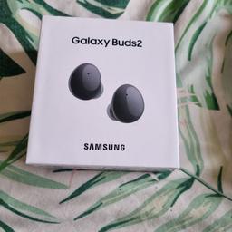 These Brand New, Box Fresh Galaxy Buds2 are just what you need. Nevjer been used, with their own charging cable and addition bud covers, treat yourself to a real bargain. Original box as shown, only opened to take pictures.