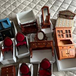17 pieces of dolls house furniture