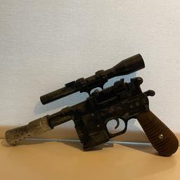Han Solo’s famous blaster from the original Star Wars trilogy. Ideal for cosplay or display.

A perfect addition to any Star Wars fan’s collection.