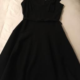 Cute black dress 10/12 size petite
Belted