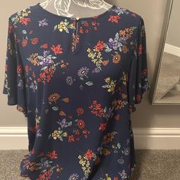 Navy blue & floral blouse
Floaty style short sleeves
Elasticated around hem
Size 14
Looks lovely with white trousers / jeans
Listed on multiple sites
From a smoke free pet free home