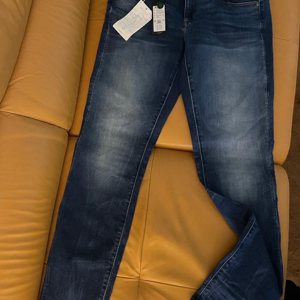 Damen Jeans Größe 36/34 ***NEUE***
Ladenpreis 119,95€