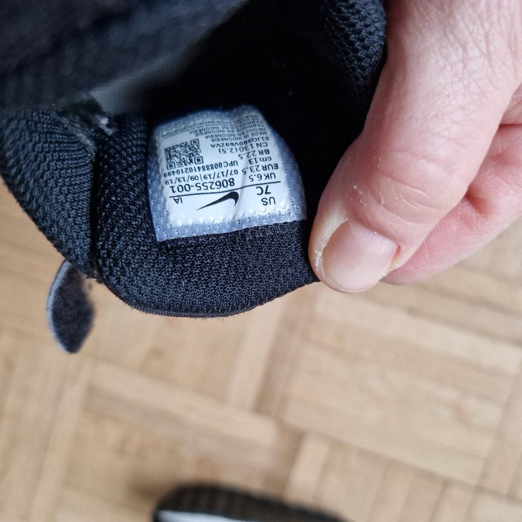 Nike Kinder Sneaker Turnschuhe Gr 22
Ausgezeichnet mit Gr 23.5 fallen kleiner aus
Selten getragen
Versand ist möglich
PayPal Freunde vorhanden

Privatverkauf keine Garantie Rücknahme oder Gewährleistung