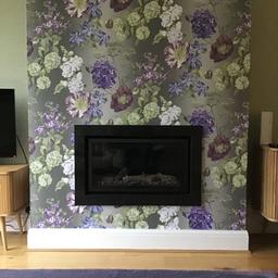 One unused roll of Designer Guild title Alexandria wallpaper. 1 0.05m x 68.5cm or 11 yards x 27” Multicoloured floral pattern.
Collection only.