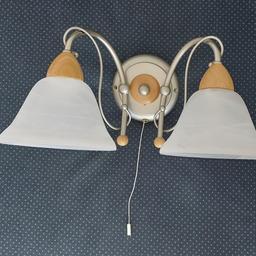 Verkaufe Wandlampe 2-flammig um 18€. Abholung in Neumarkt am Wallersee oder Bischofshofen