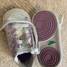 Verkaufen Babyschuhe von Nike in Größe 18,5. Sehr guter Zustand, Eigentlich neu. Schade zum Wegwerfen