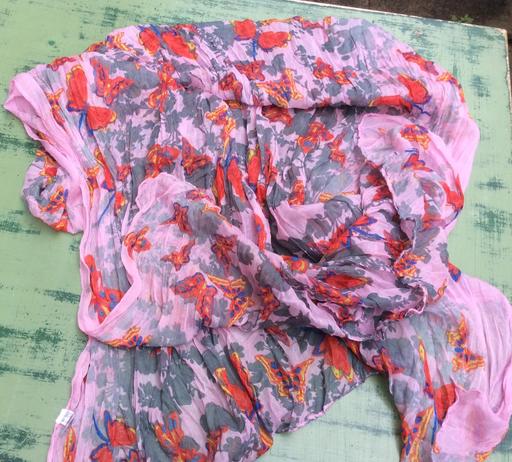 Buy & Sell North West London Camden - Photos for Women's shawl scarf crised pink