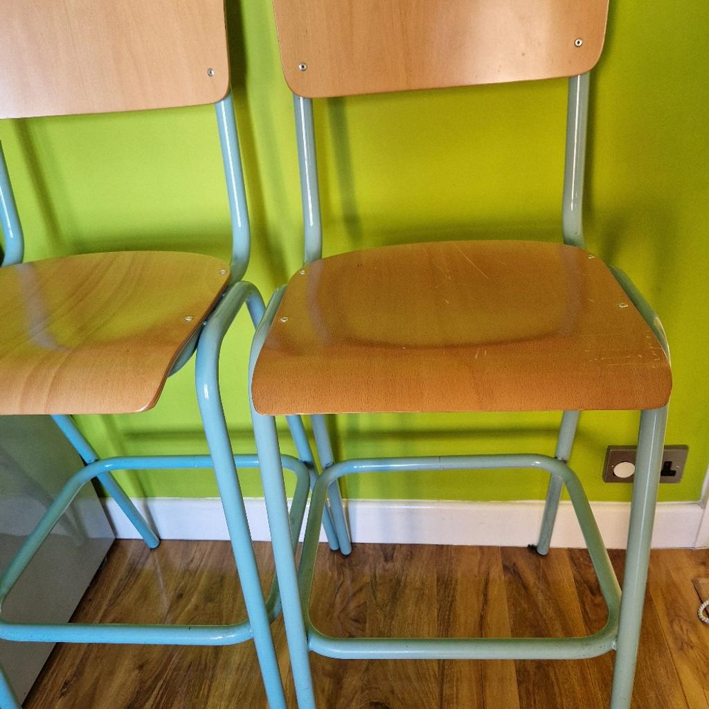 set of chairs, high chairs, perfect for breakfast bar and dining 🍽