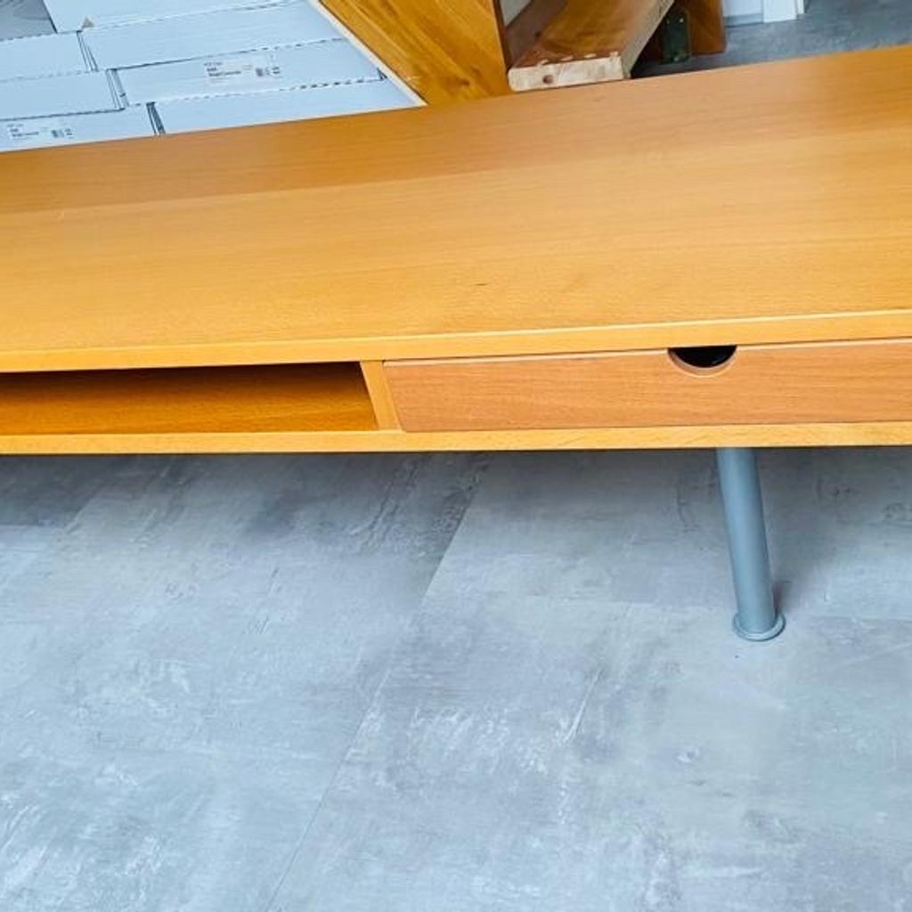 Ikea Vollholz TV Bank oder beistell Möbel
Maße: 1,42m lang Breie: 0,47 m Höhe: 0,34 m
Das Möbel hat leichte Gebrauchsspuren
Bitte nur Abholung
Preis ist verhandelbar