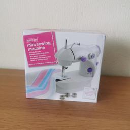 Hobbycraft mini sewing machine with accessories
Power adapter
Foor pedal
Spools shown in picture