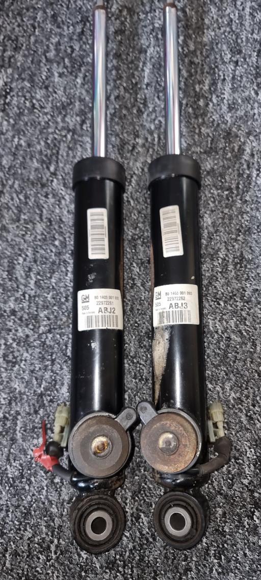 Vehicles Brent Kenton - Harrow - Photos for Rear shock absorbers