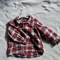 Hemd aus weichem Baumwollflanell mit Kragen und Knopfleiste.