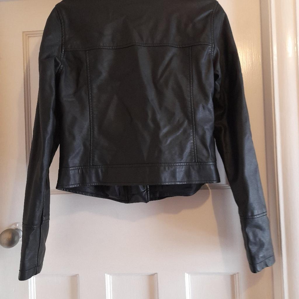 Primark jacket.
As new cond.
fy3 layton or post.