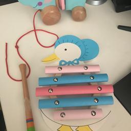 THIS IS FOR A BUNDLE OF WOODEN TOYS

1 X DUCK XYLOPHONE WITH BEATER
1 X PULL ALONG ELEPHANT

PLEASE SEE PHOTO