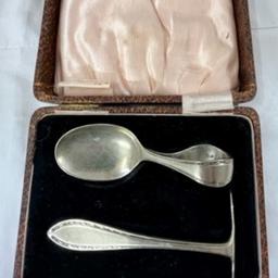 antique Spoon And Pusher Christening Set
fabulous set both epns silver.silk lined box. in great antique condition.