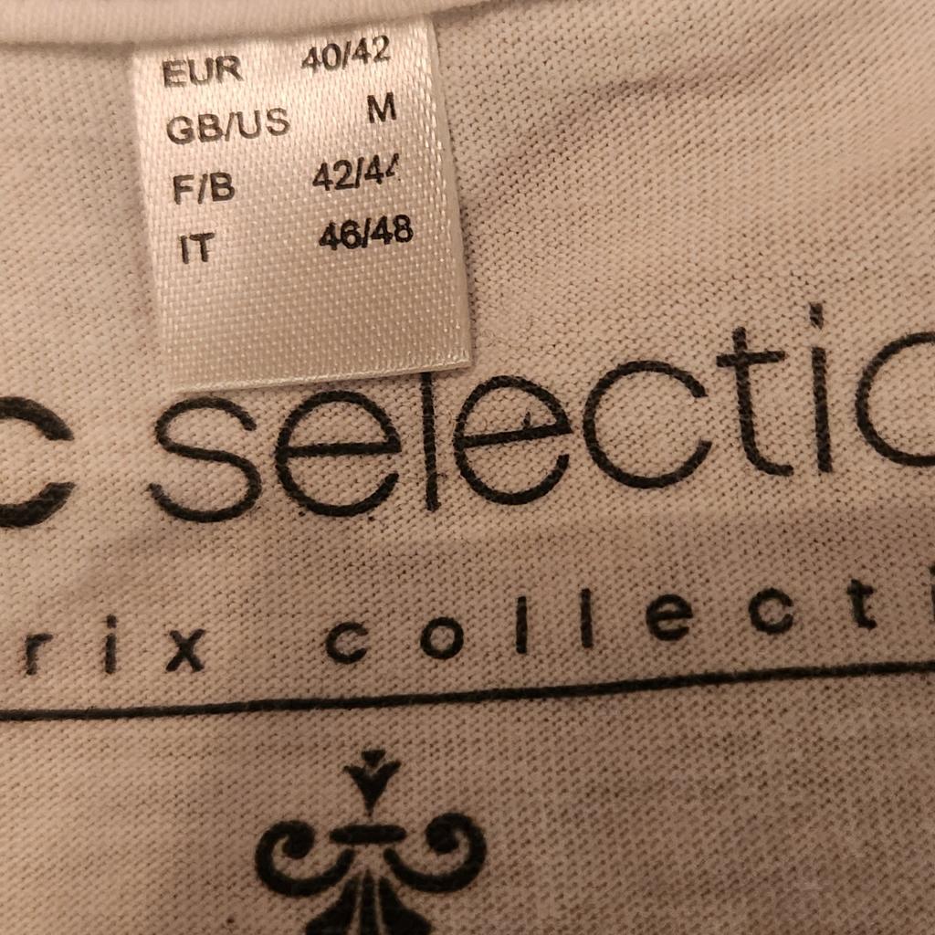 Verkaufe hier 2 x SOCCX Langarmshirt Damen Longsleeve Shirt langärmliges Oberteil Gr. L in den Farben Grau / Dunkelgrau in sehr guten Zustand .
 beide Shirt in einem Paket .