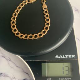 Mens hallmarked 375 9ct gold curb bracelet chain. Weighs between 13/14 grams. 8 inches long. Sold for weight as the end loop has split so can’t be worn as is. Will post Royal Mail special delivery. Thank you.