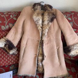 Beautiful Fury winter coat , it’s very warm and pretty
A size 14
Made in Italy
It’s in used condition
Size - I am a 12 UK and this fits me perfectly .
