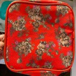 Elizebeth Arden makeup/ toiletries bag 
Beautiful red orange colour with flower detail and handle 
Pls see pictures 
Will make a beautiful gift 
Brand new not been used