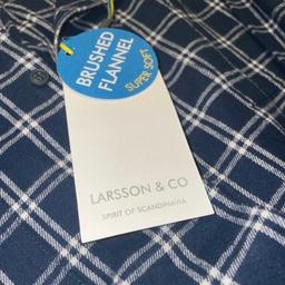 Larson & co men’s checkered shirt. Never worn, only tried on and is brand new. Too big for the person it was brought for. RRP: £24. (Ignore size 8 hanger in image)