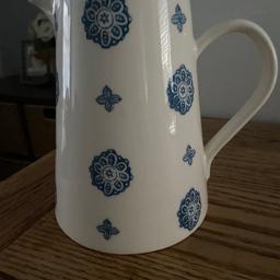 Sainsbury’s pottery - large jug and 3 matching bowls
Ivory with blue pattern and red rim
All new and perfect condition
Jug capacity is 2.5 pints and bowls hold a pint