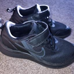 boys nike runner trainers size 11