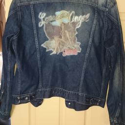 Size XL - measures 42" across the chest.
Picture of Naked Woman on the back, reads Lonesome Angel.
Good clean condition.
This is a very rare design, I have never seen another!
Guess Denim Jackets can cost well over £80+ new
Collection BD5 or can post for the cost of postage and packaging.
CHECK OUT MY OTHER ITEMS FOR SALE.
GRAB YOURSELF A BARGAIN.