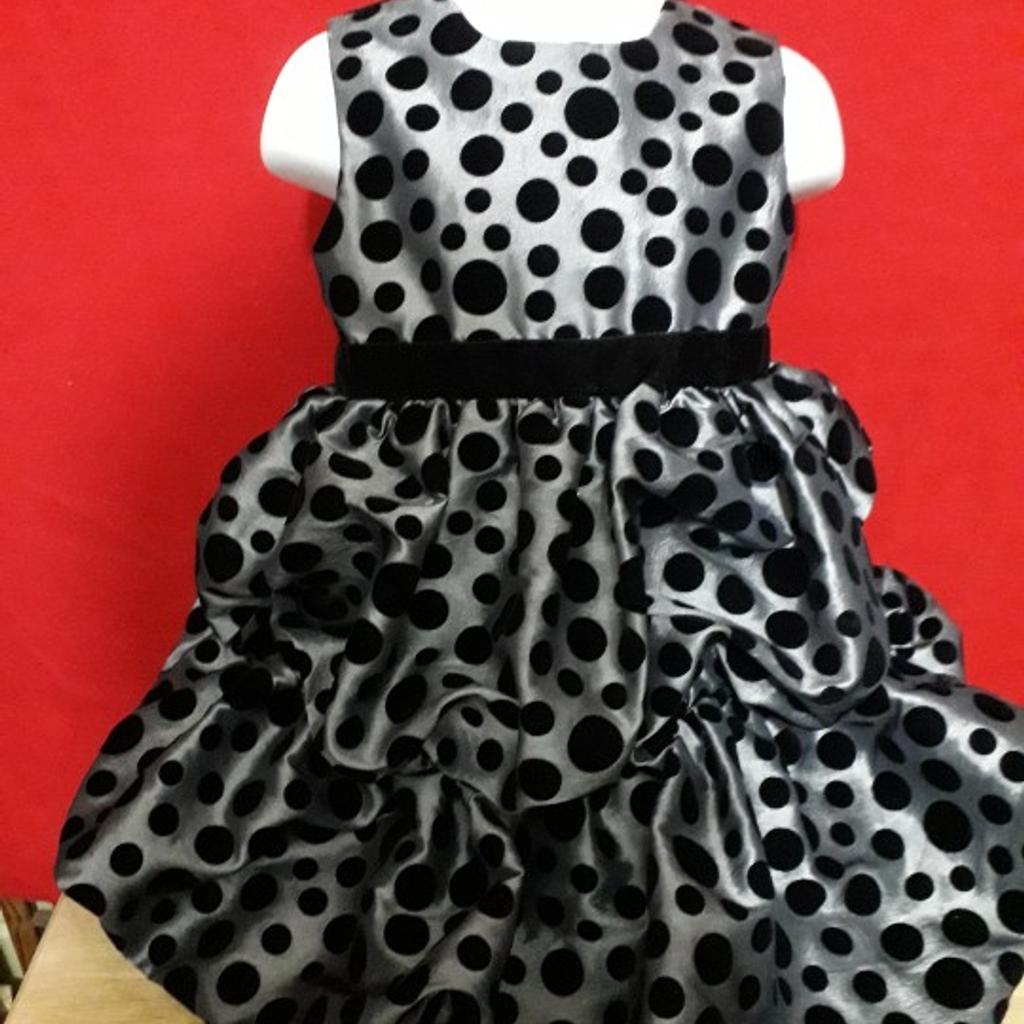 LOVELY 😍 18-24 mths GIRLS dress with bolero. Has velvet waist band. Puffed out 3 quater way down, and at the hem. Fully lined. Very unusual dress have x2 so £15 each. Or £10 each without the bolero.