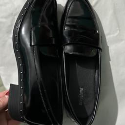 Women loafer moccasins 6 (39)
Black with studs
Worn 2 or 3 times only
Very good condition
Only collection - Caldmore Walsall
WS1
(No delivery or post, sorry)