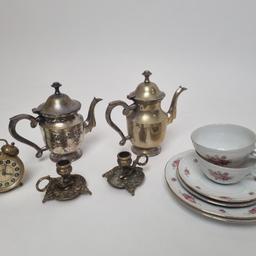 Vintage Sntik Geschirr Set

wurde nur als Deko verwendet

Tassen mit Unterteller und Dessertteller der Marke Bavaria Porzellan