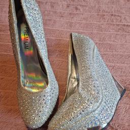 ladies sparkling silver wedges size 5 like new only worn once