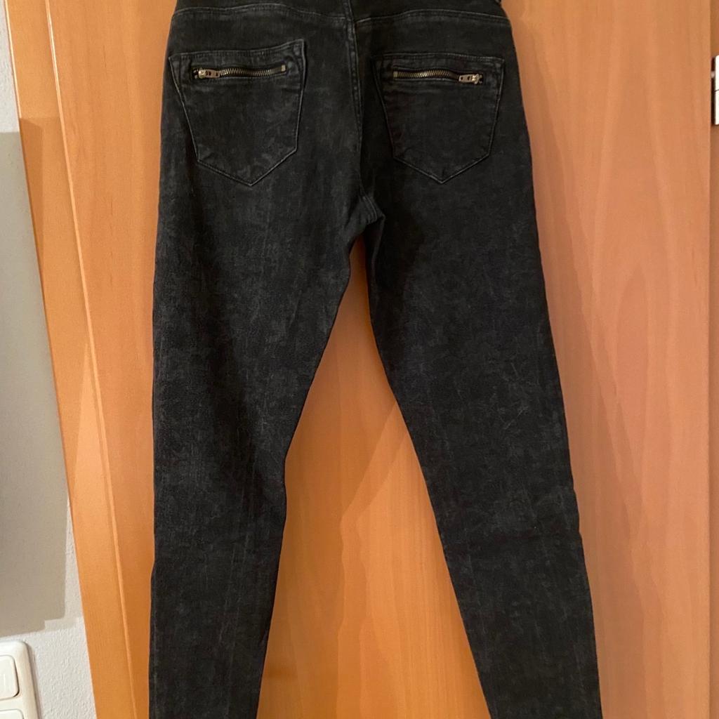 Jeans grau/schwarz, Gr. 40