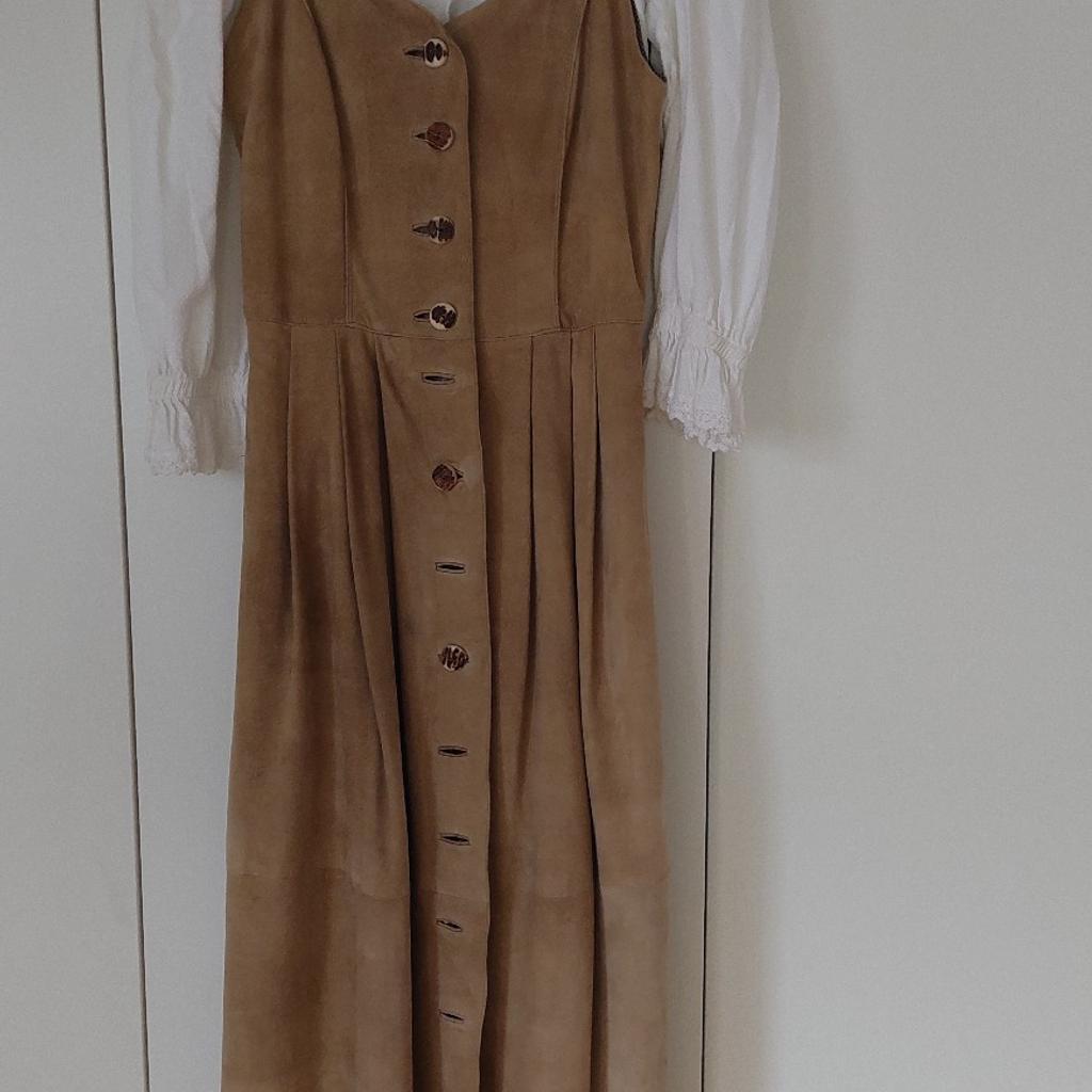 Langes Wildleder Trachtenkleid mit Bluse. Neupreis 800 Euro
10 Jahre alt nur 3 mal getragen