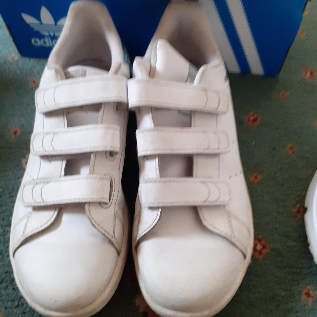 All in excellent condition.
Stan smiths junior size 4- like new just grown out of. (Laces)
Nike Air max size 2 junior- very good condition
Adidas Stan smiths (velcro and personalised name) size 2 junior.
Puma size 4 junior football trainers for astro turf. Worn once like brand new.